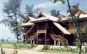 เรือนไทยริมหาด รีสอร์ท แกลง
